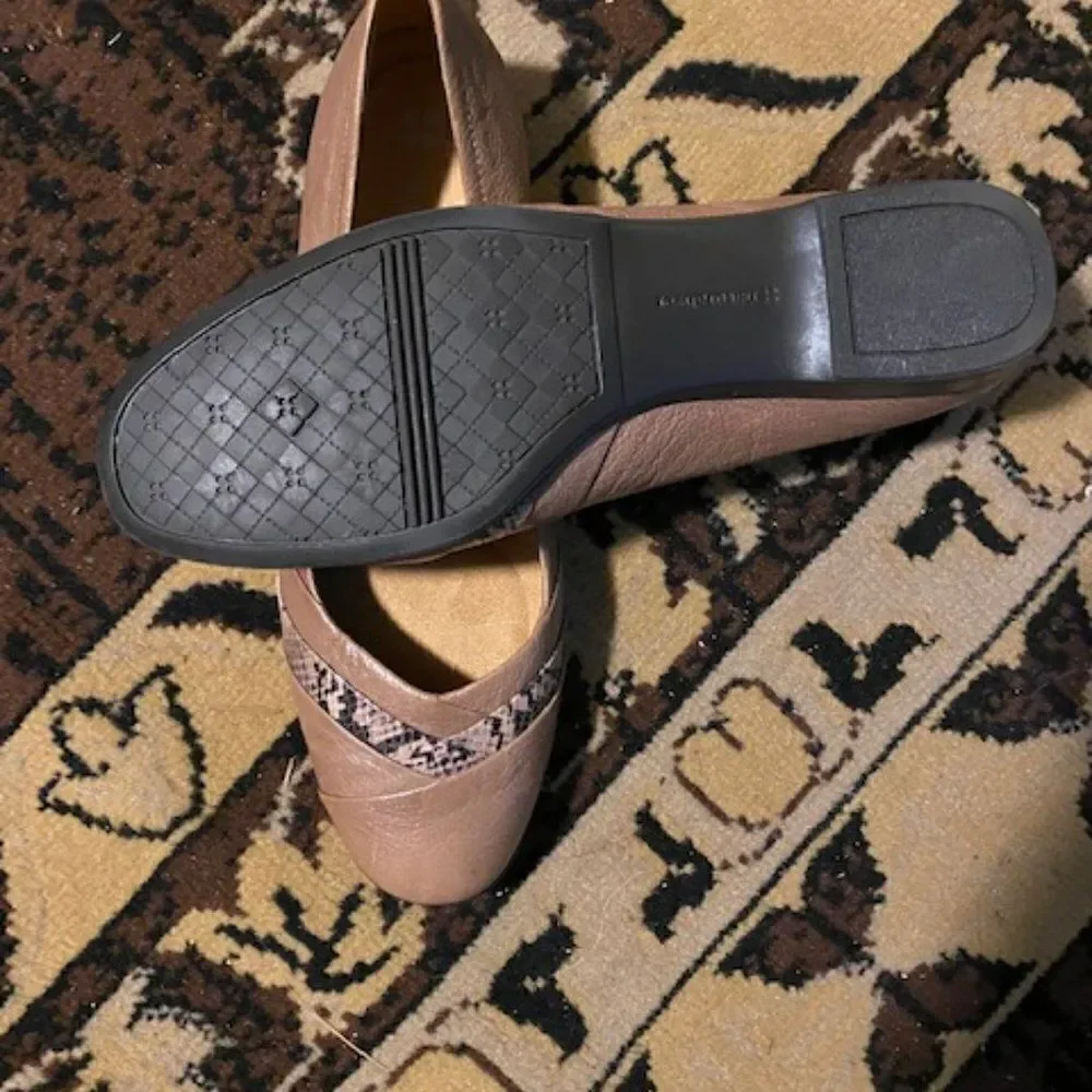 Naturalizer N5 Contour Jaye Alligator print slip on flat shoe, size 11M